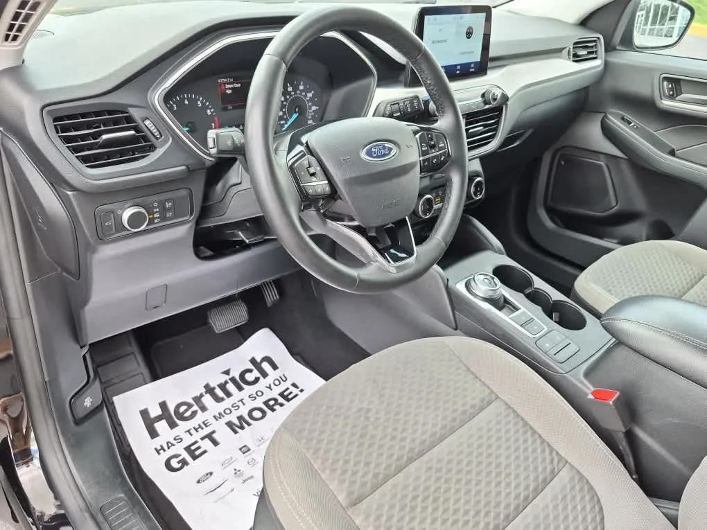 Used 2022 Agate Black Ford SE image 11