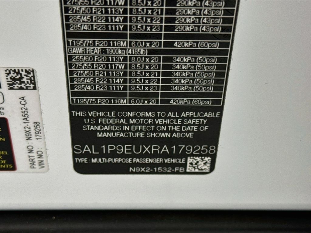 Used 2024 Fuji White Land Rover SE image 33