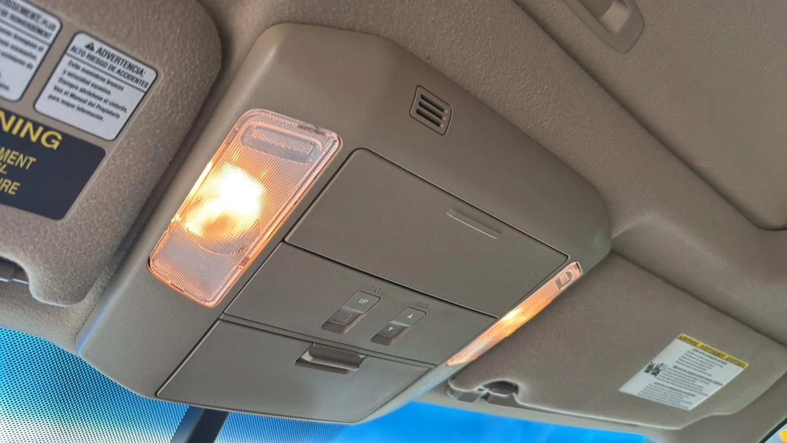 Used 2014 White Toyota Platinum image 22