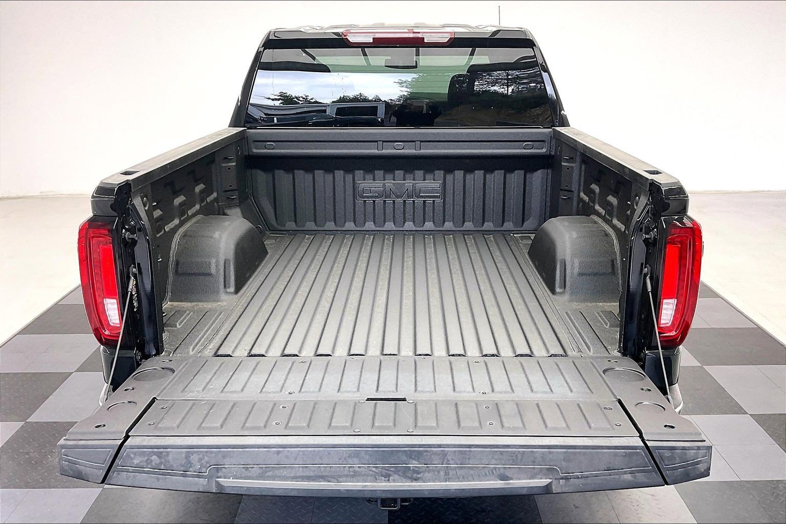 2026 GMC Sierra 1500 SLT - Photo 11
