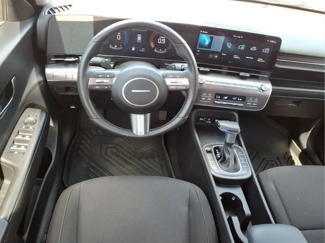 Used 2025 Black Hyundai SEL image 17
