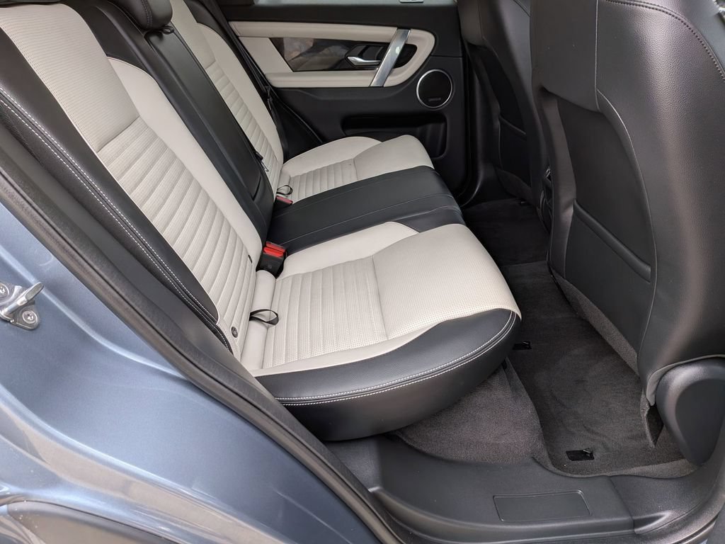 Used 2023  Land Rover SE R-Dynamic image 18