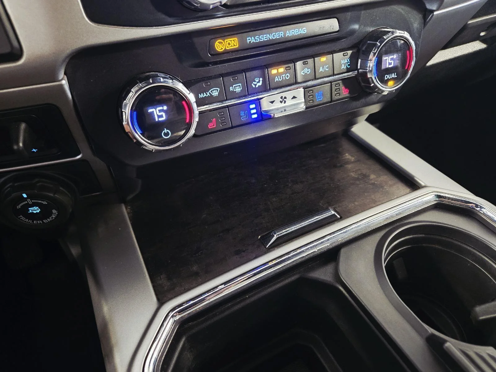 Used 2022 Iconic Silver/Carbonized Gray Ford Lariat image 31
