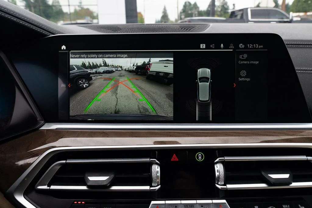Used 2021 Gray BMW xDrive40i image 14