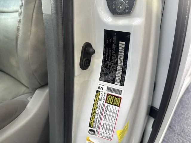 Used 2018 White Toyota XLE image 39
