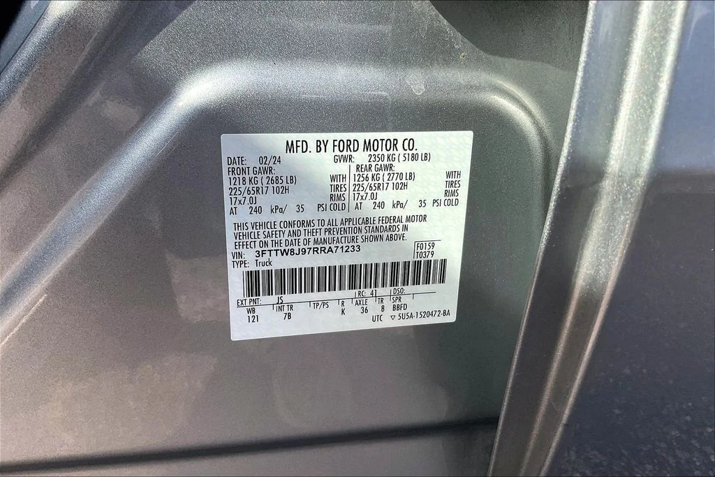 Used 2024 Silver Ford XLT image 33