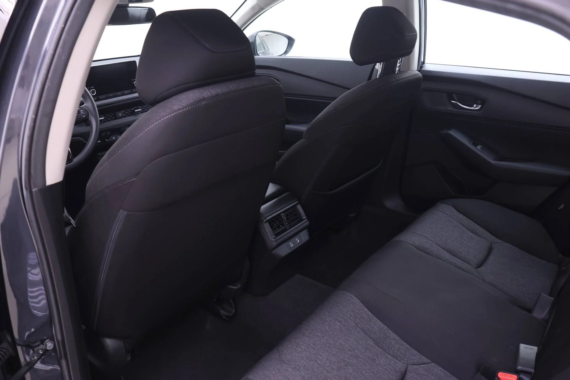 Certified Used 2025 Meteorite Gray Metallic Honda SE image 11