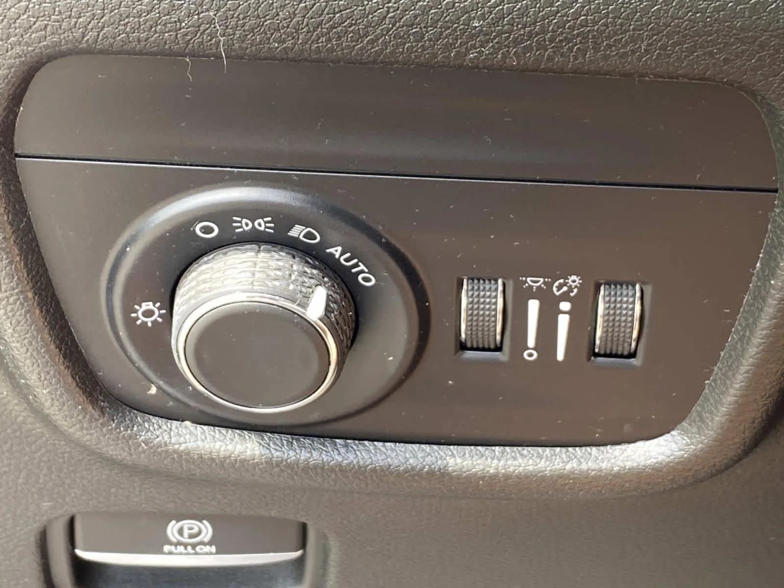 Certified Used 2023 Diamond Black Crystal Pearlcoat Jeep Laredo image 21