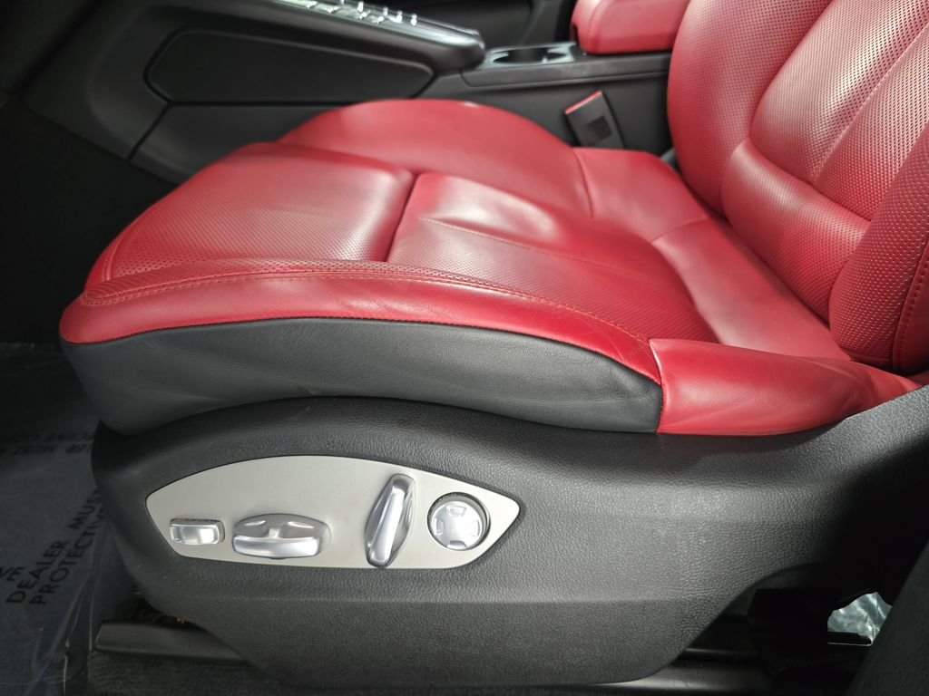 Used 2018  Porsche  image 23
