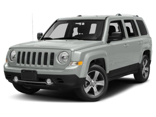 Used 2015 Bright White Clearcoat Jeep Latitude image 1