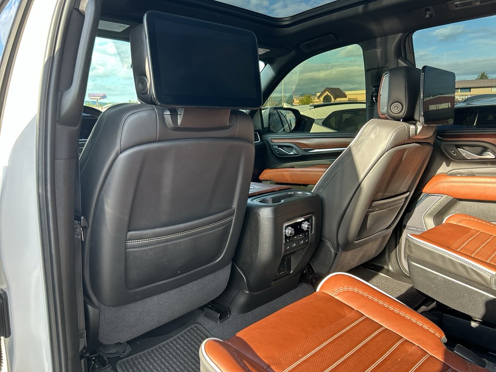 Used 2024 White Frost Tricoat GMC Denali Ultimate image 12