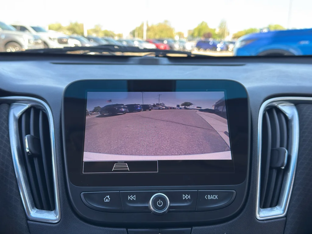 Used 2021 SUMMIT WHITE Chevrolet LT image 12