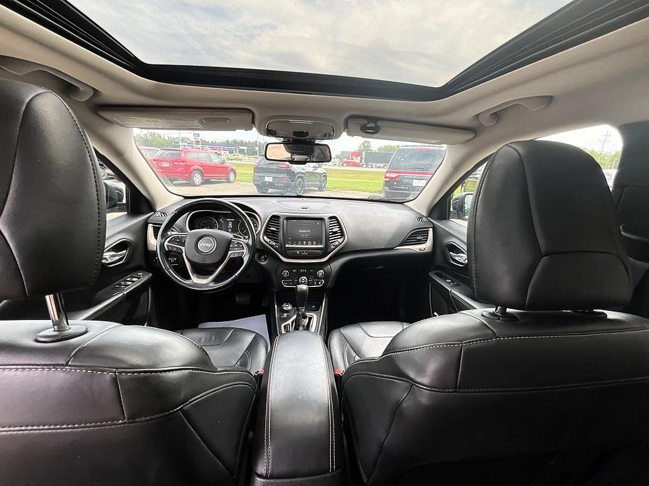 Used 2015 Black Jeep Limited image 34