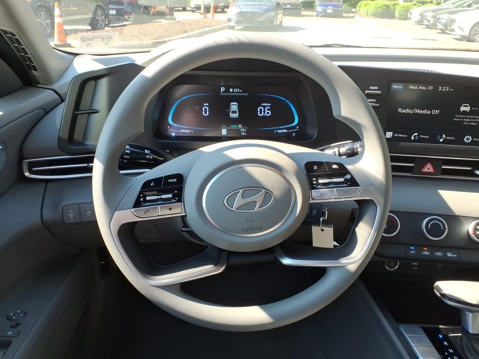 New 2026 WHITE HYUNDAI SE image 17