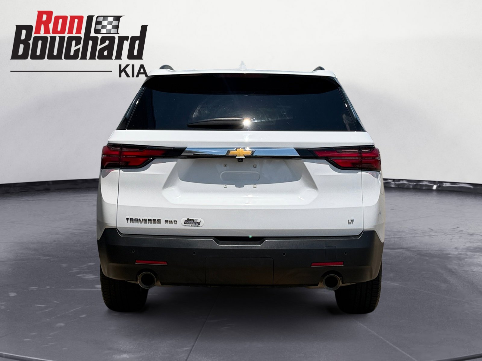 Used 2022 Summit White Chevrolet LT Cloth image 3