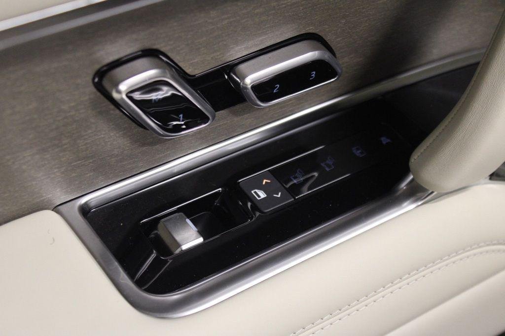 New 2026 Santorini Black Land Rover SV image 36