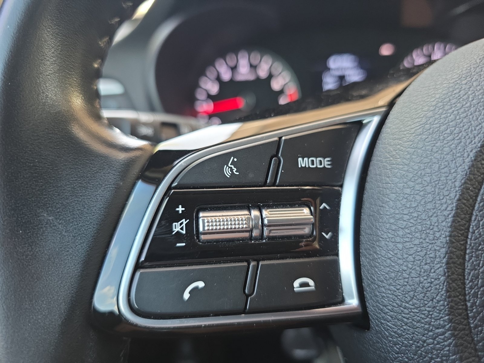 Used 2019 Passion Red Kia S image 24