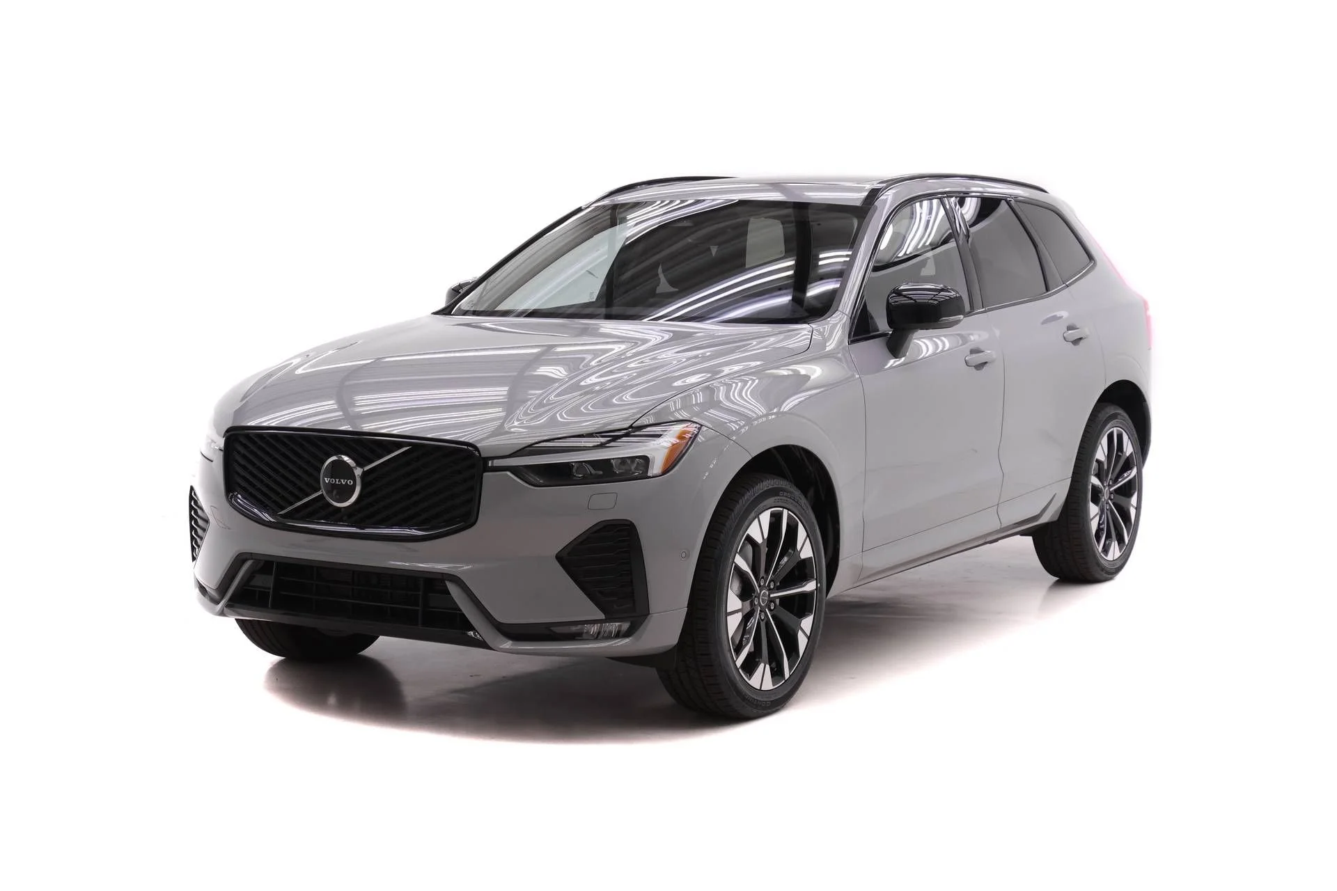 2026 Volvo XC60 B5 Plus Dark AWD's photo