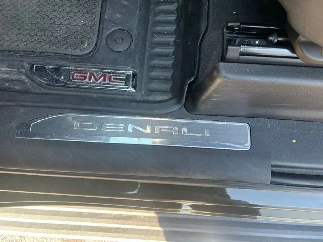Used 2022  GMC Denali image 34