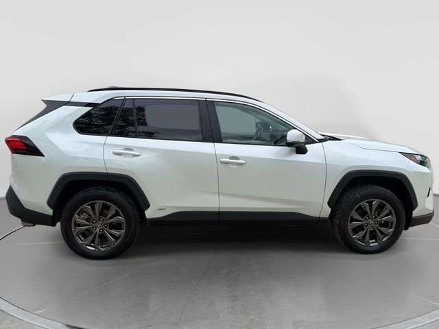 Used 2022 White Toyota XLE Premium image 7