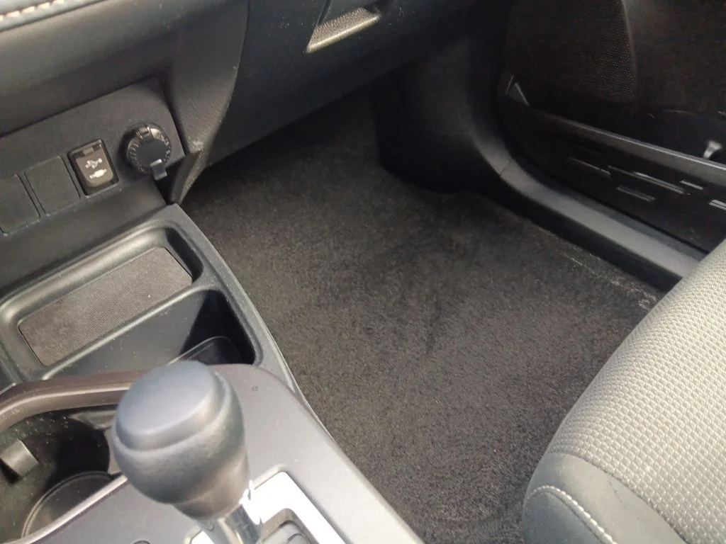 Used 2018 Galactic Aqua Mica Toyota XLE image 23