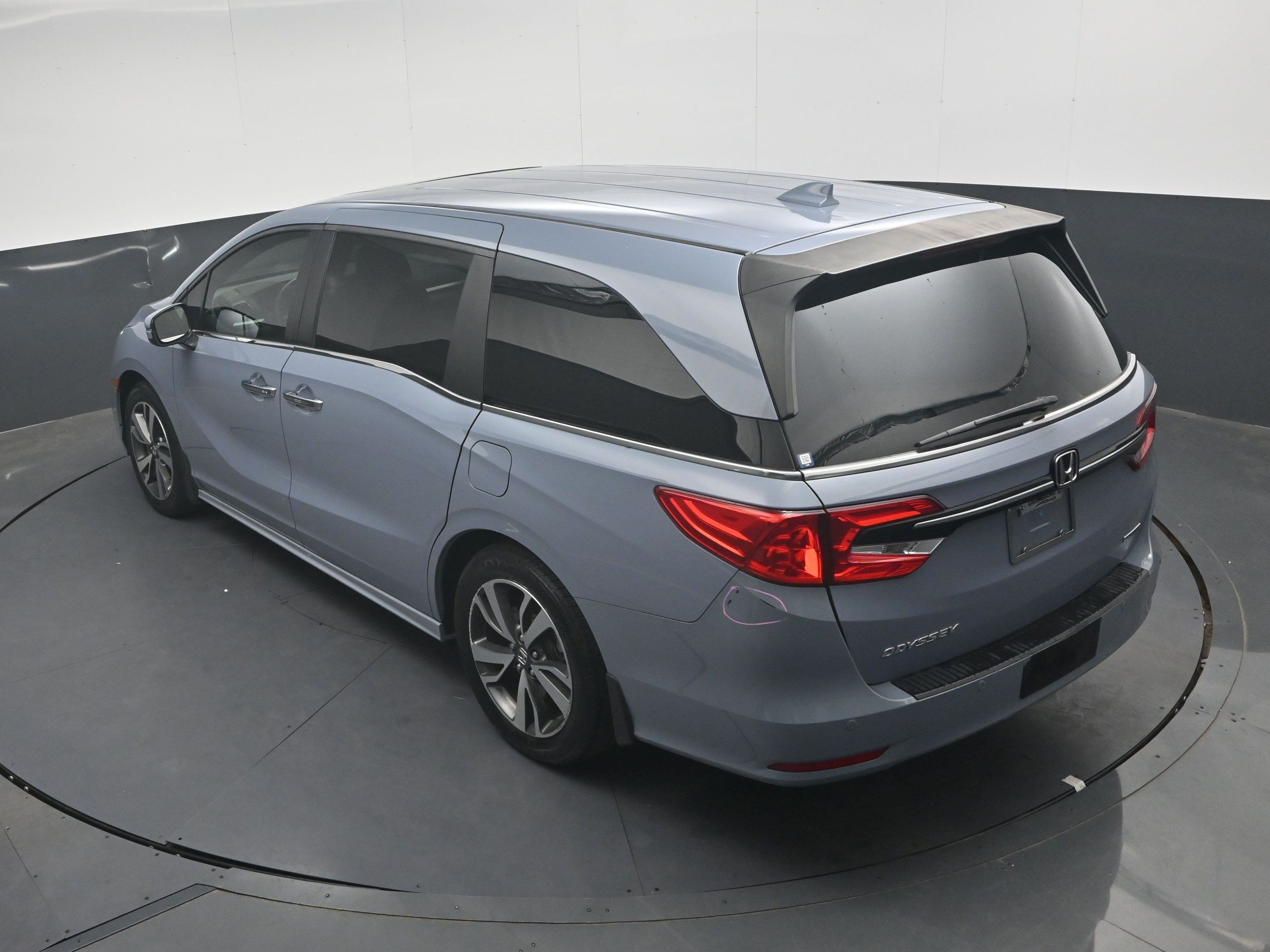 Used 2023 Sonic Gray Pearl Honda Touring image 23