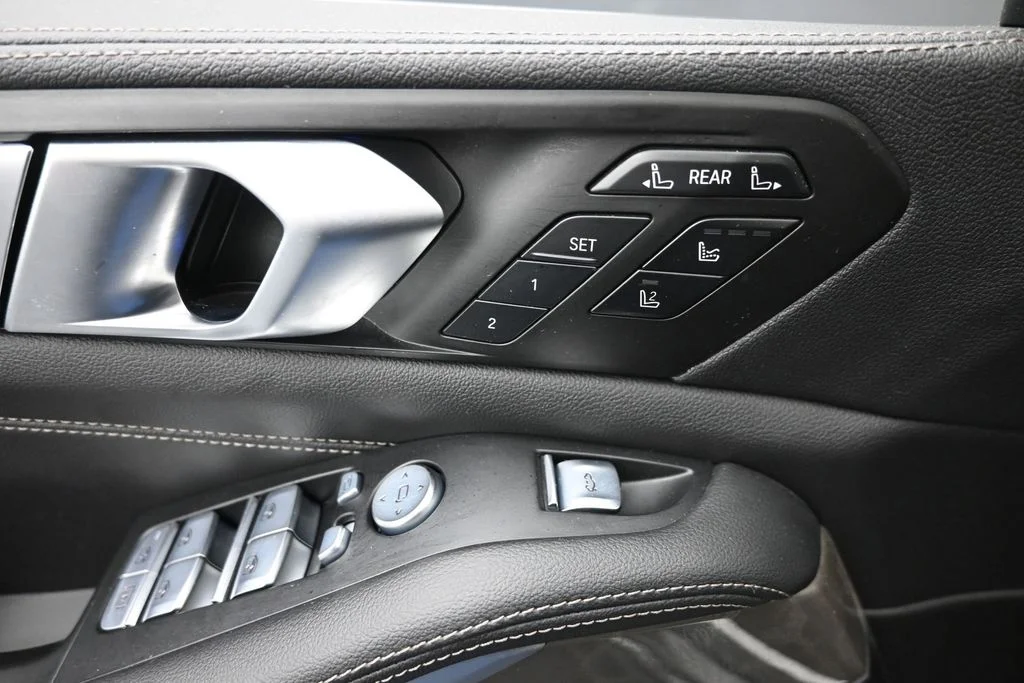 Certified Used 2022 Black BMW xDrive40i image 19