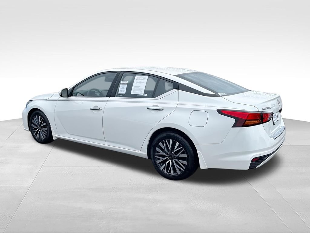 Used 2023 White Nissan 2.5 SV image 6