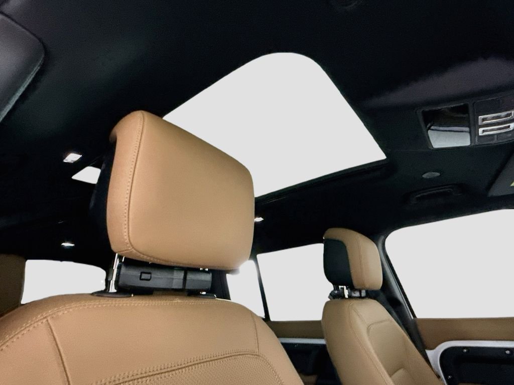 New 2026 Fuji White Land Rover X-Dynamic SE image 18