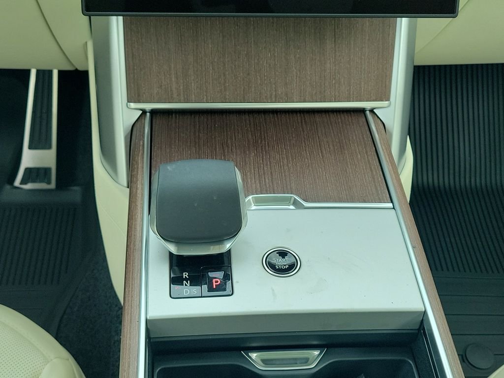 New 2026 Ostuni Pearl White Land Rover SE image 20