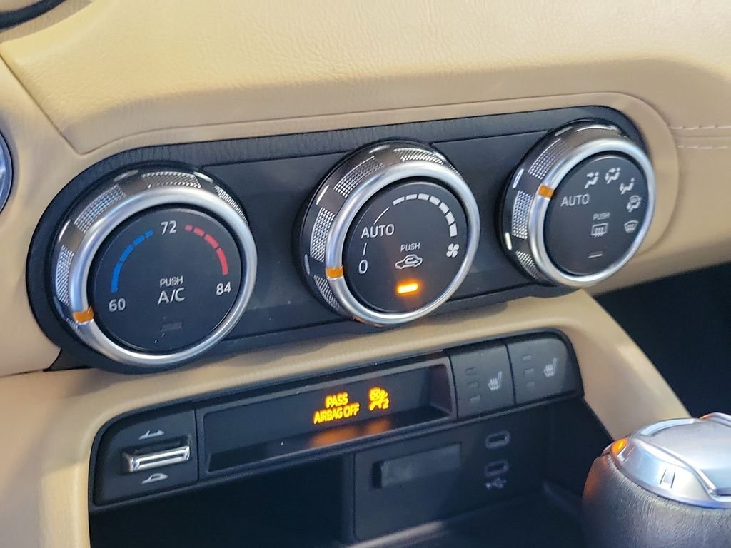 Used 2025 White Mazda Grand Touring image 19