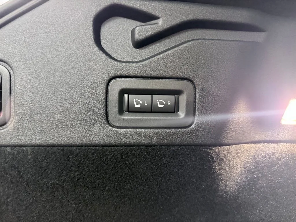 New 2027 BLACK OBSIDIAN INFINITI Luxe AWD image 39