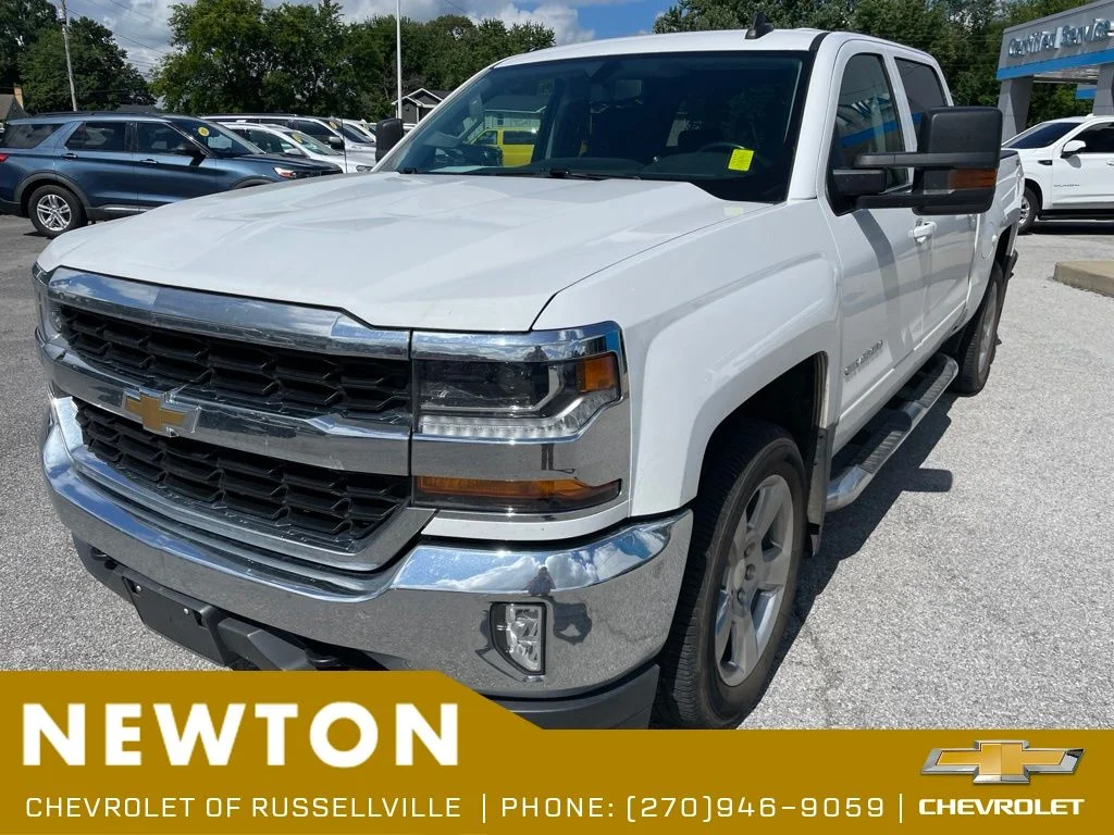 Used 2018 Summit White Chevrolet LT image 3