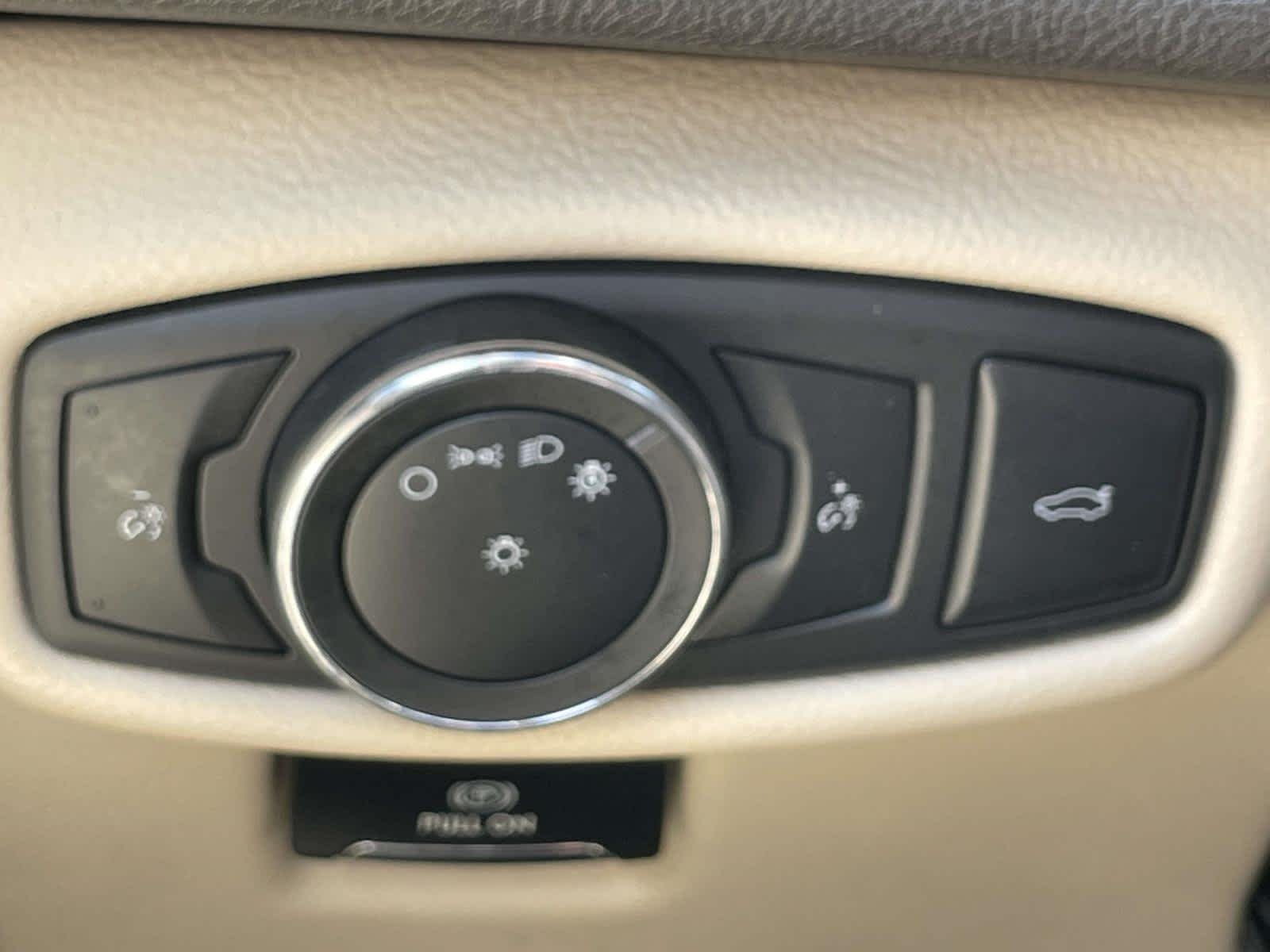 Used 2017 Magnetic Gray Metallic Lincoln Premiere image 29