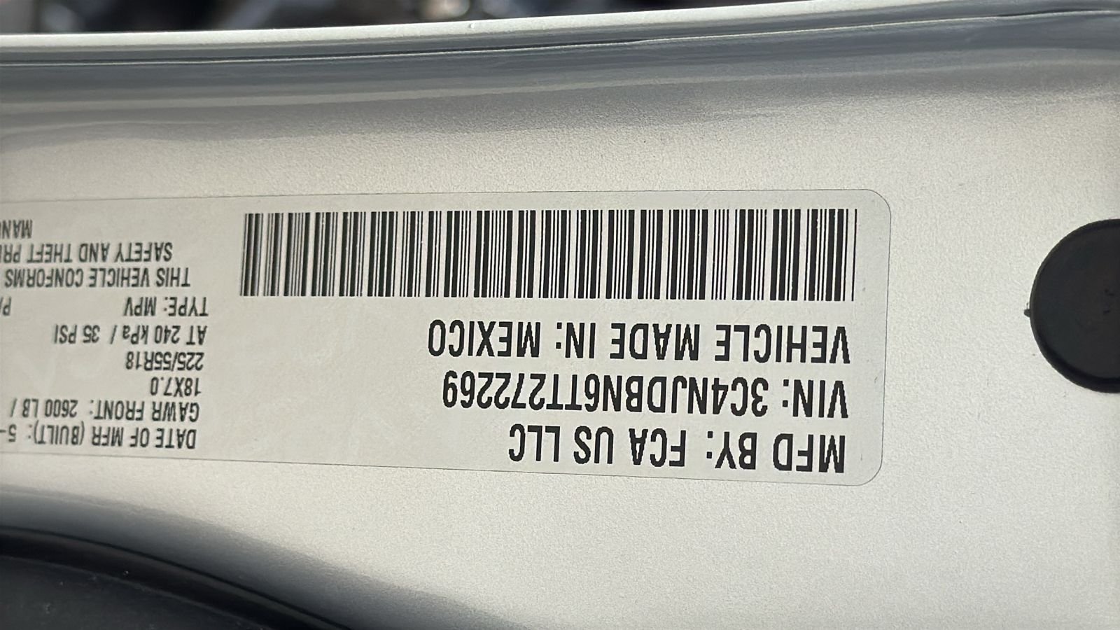 New 2026 Silver Zynith Metallic Clearcoat Jeep Latitude image 30