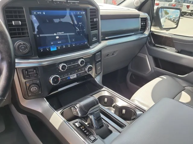 Used 2022 White Ford Lariat image 21