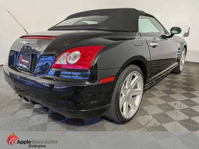 Used 2006 Black Chrysler Limited image 10