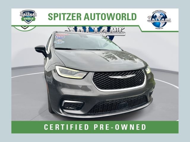 2023 Chrysler Pacifica Touring L's photo
