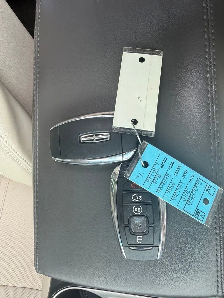Used 2018 Red Lincoln Reserve image 32