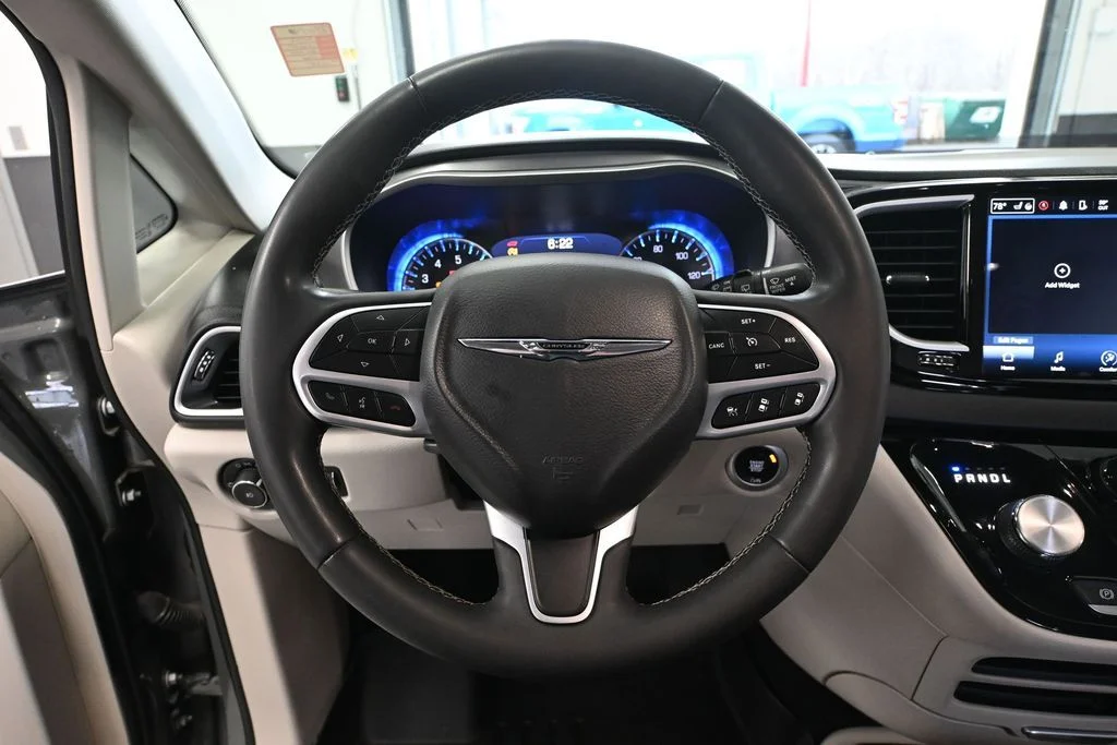 2022 Chrysler Pacifica Touring L - Photo 25