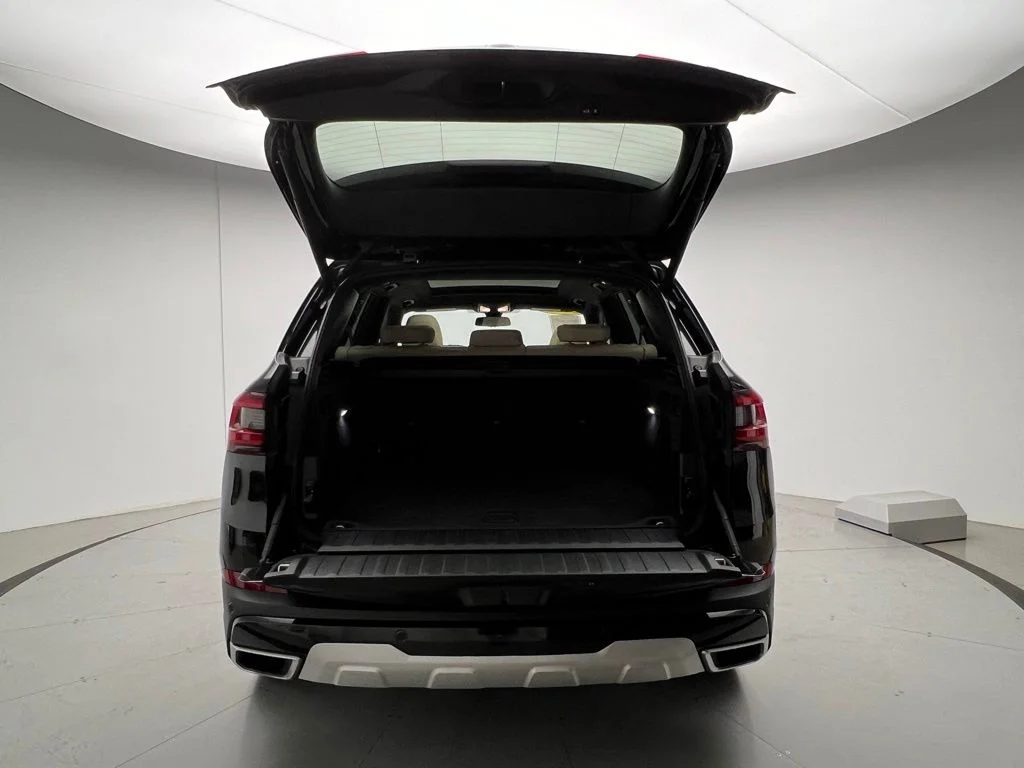 Used 2021 Black BMW sDrive40i image 5