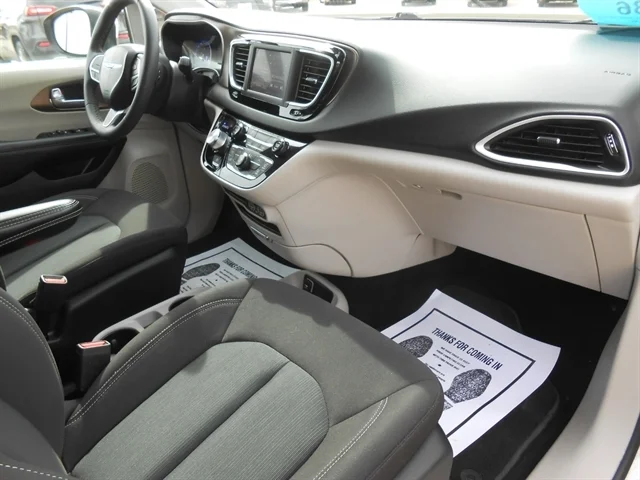 Used 2023 Atomic Silver CHRYSLER  image 10