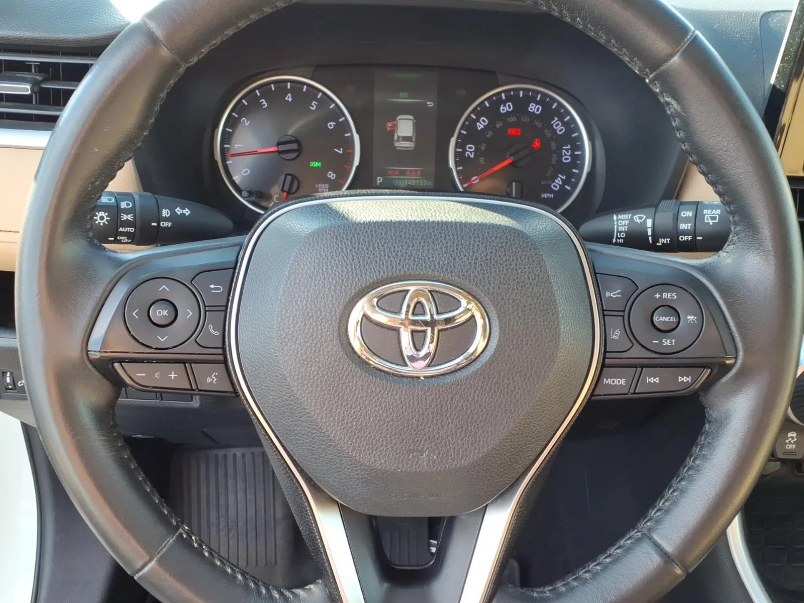 Used 2020 Super White Toyota XLE Premium image 25
