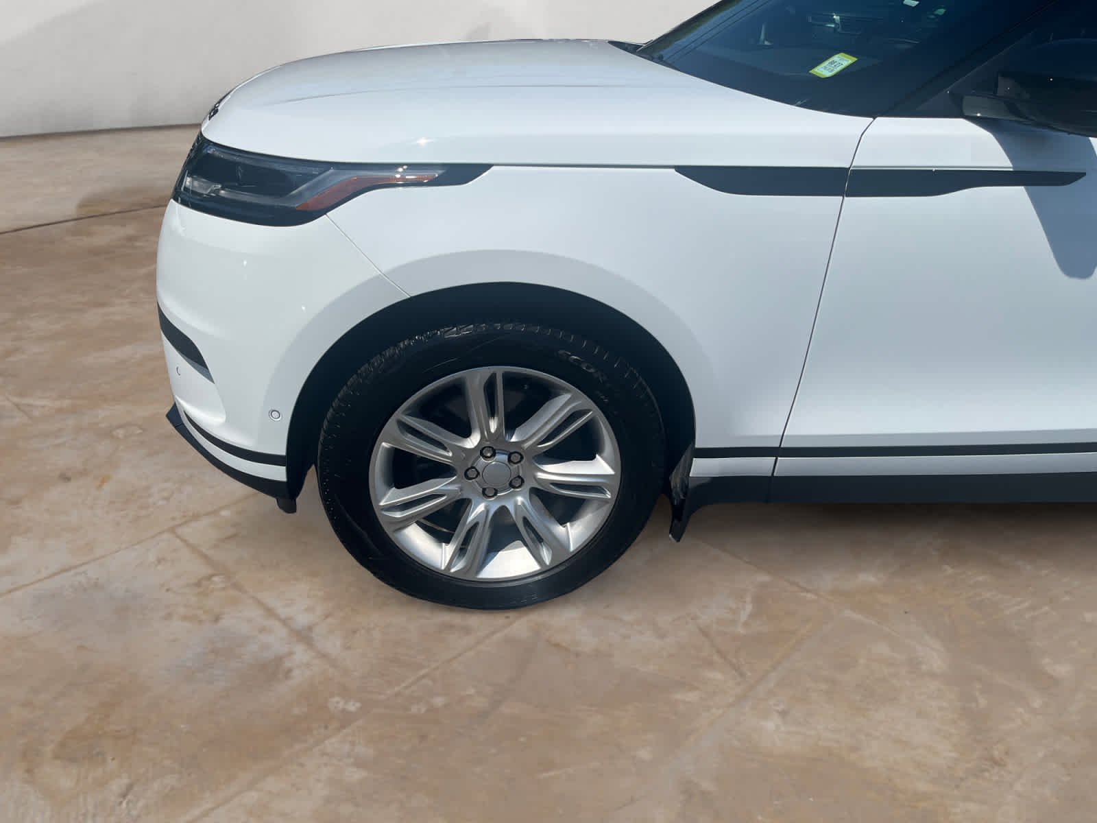 Certified Used 2026 Fuji White Land Rover S image 14