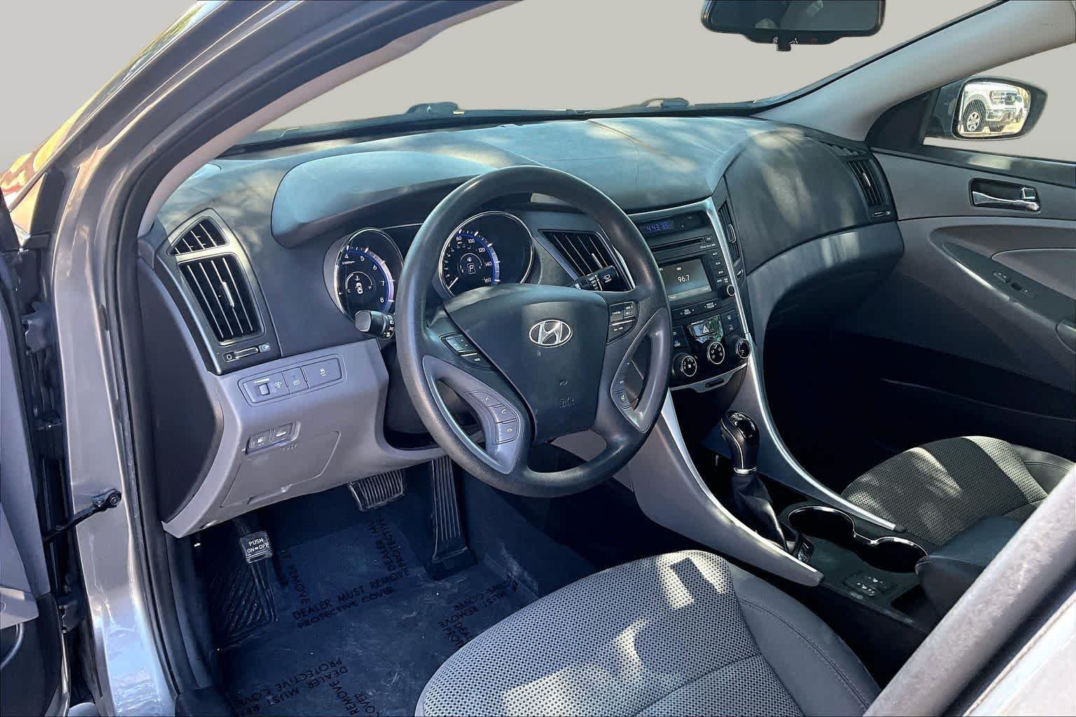 Used 2014 Harbor Gray Metallic Hyundai GLS image 18