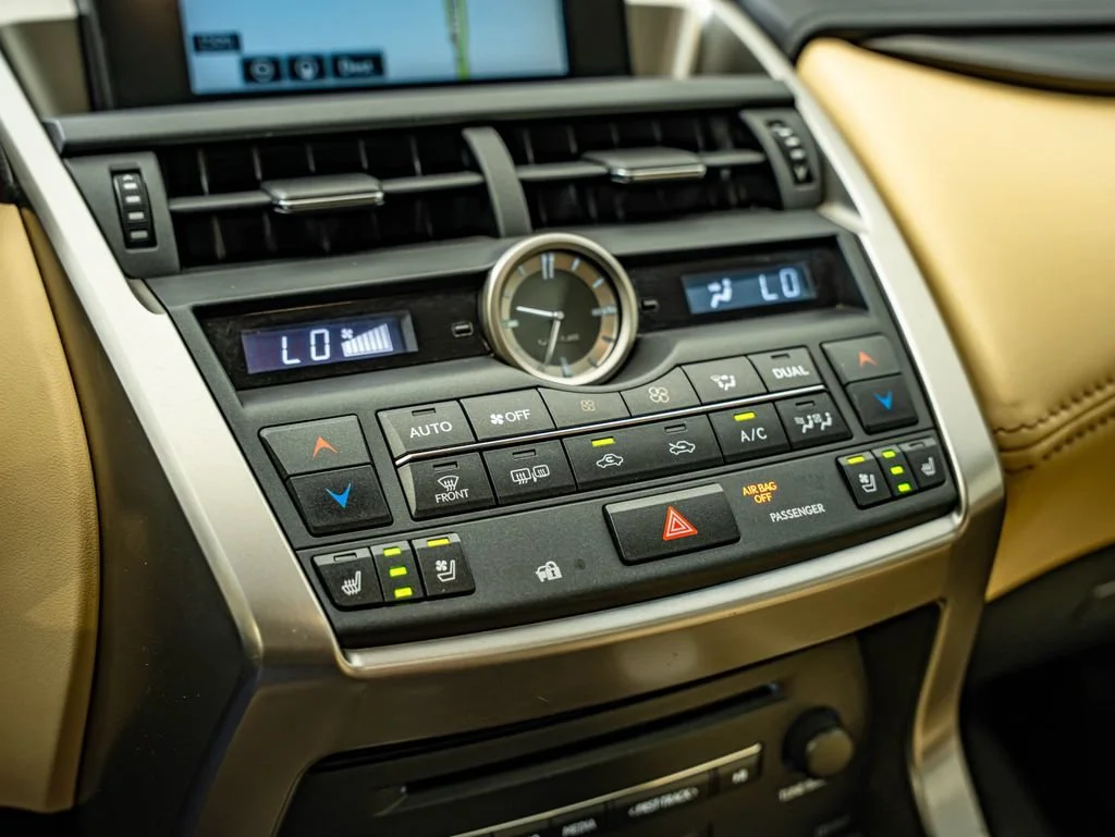 Used 2015 White Pearl Lexus 200t image 28