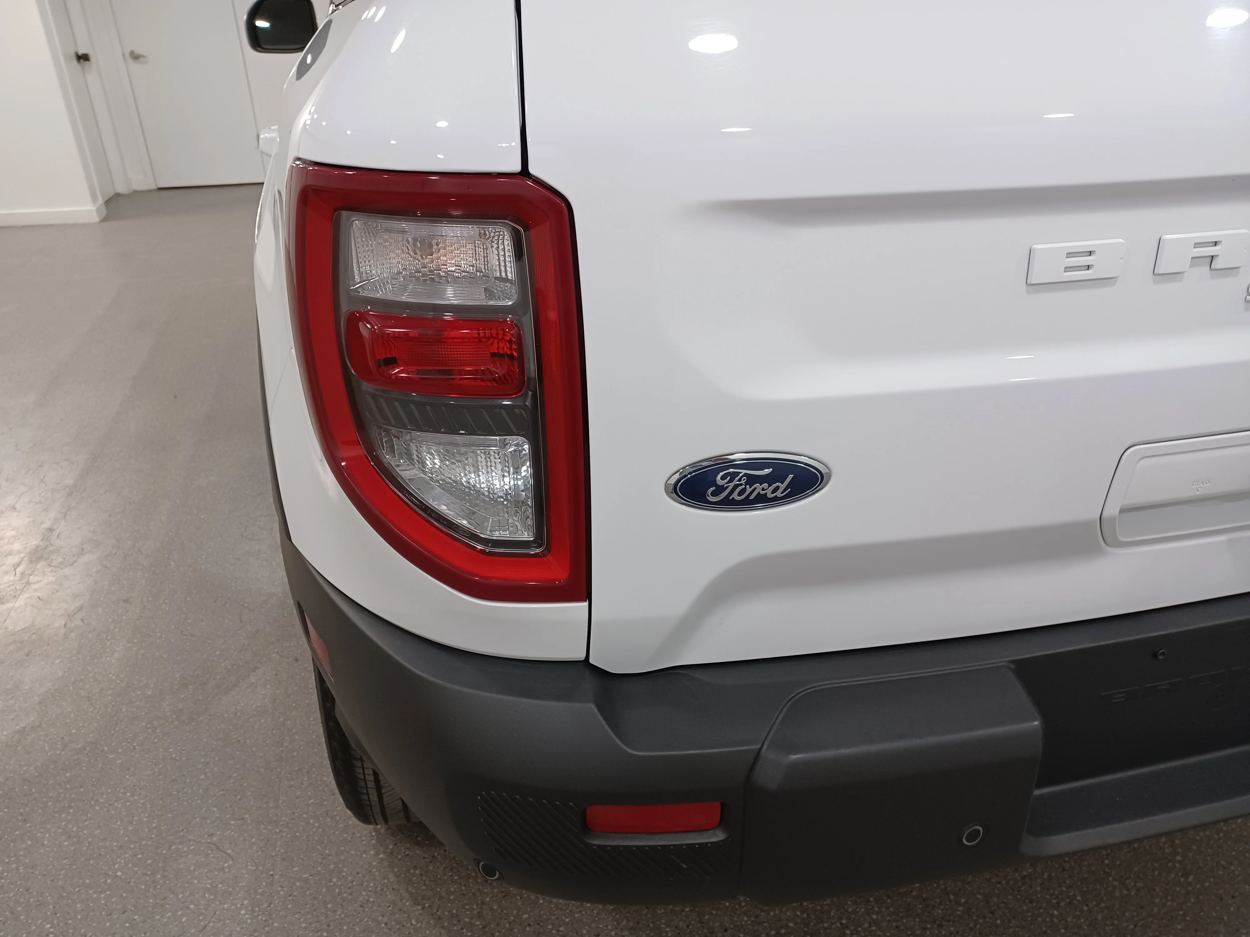 Certified Used 2025 Oxford White Ford Outer Banks 4x4*Adaptive Cruise | Remote Start | Htd Leather | Htd Wheel | Lane Keep Assist image 20