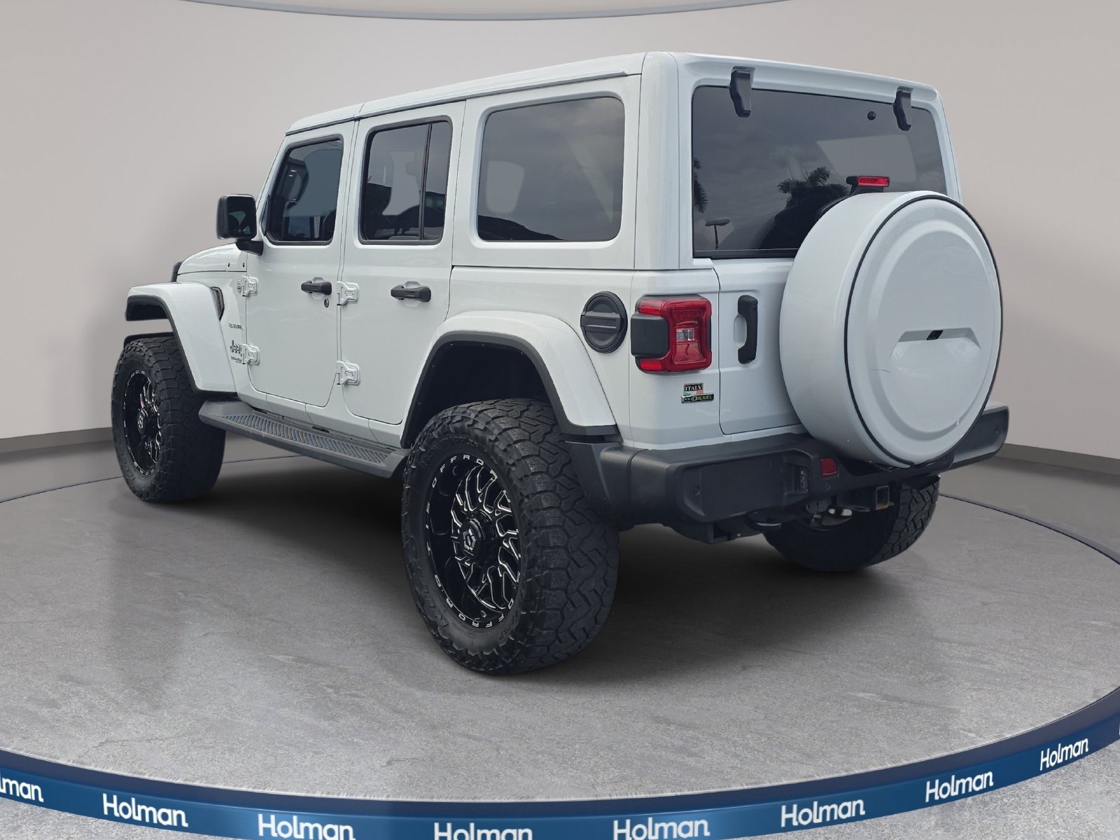 Used 2021 White Jeep Unlimited Sahara image 8