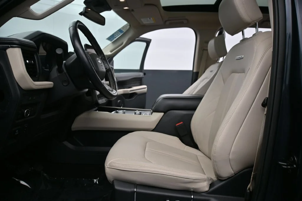 Used 2024  Ford Platinum image 21