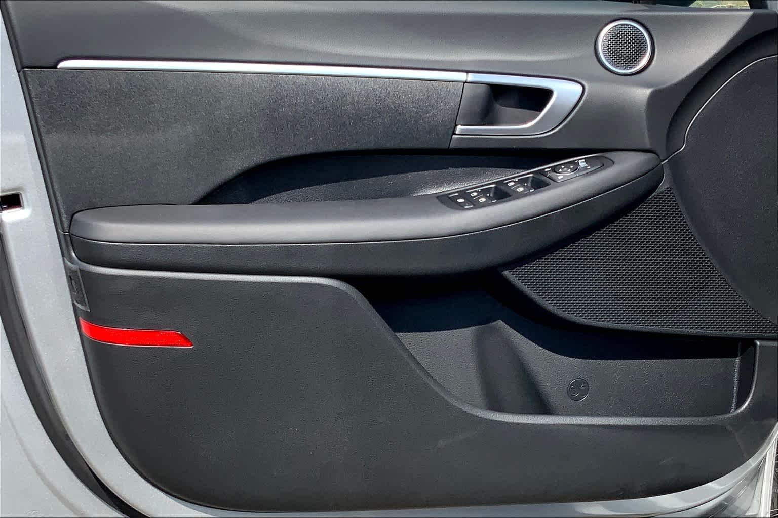 Used 2025 Aero Silver Hyundai SE image 10